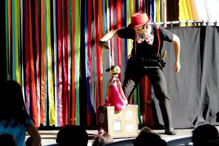 teatro de fantoches na escola